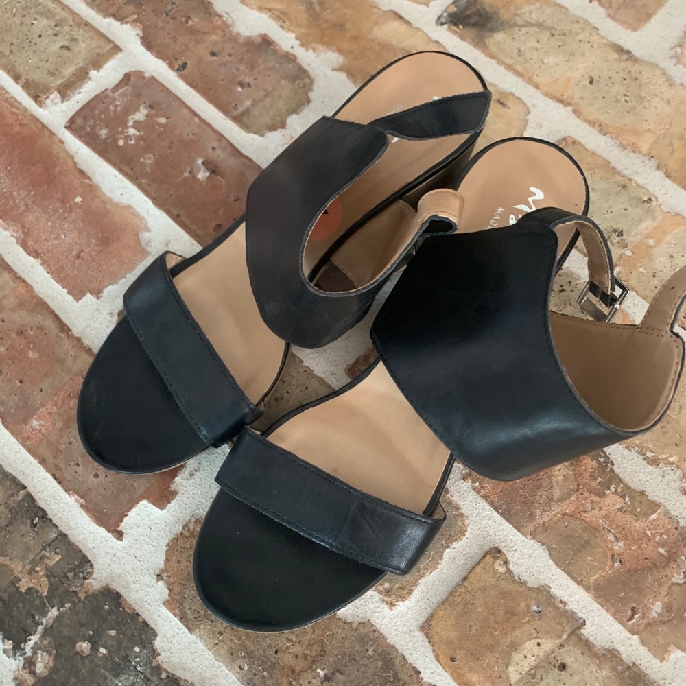 Woman's size 7 sandals with heels